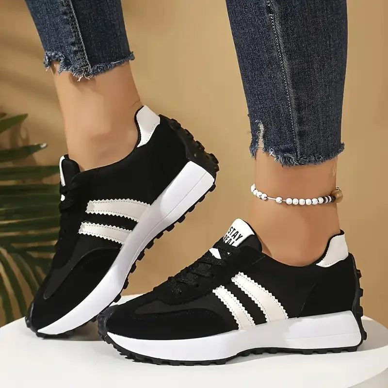 New Designer Sneakers Women Sport Shoes Sneakers Thick Bottom Casual Fashionable Sneakers Lightweight Soft Bottm Running Shoes